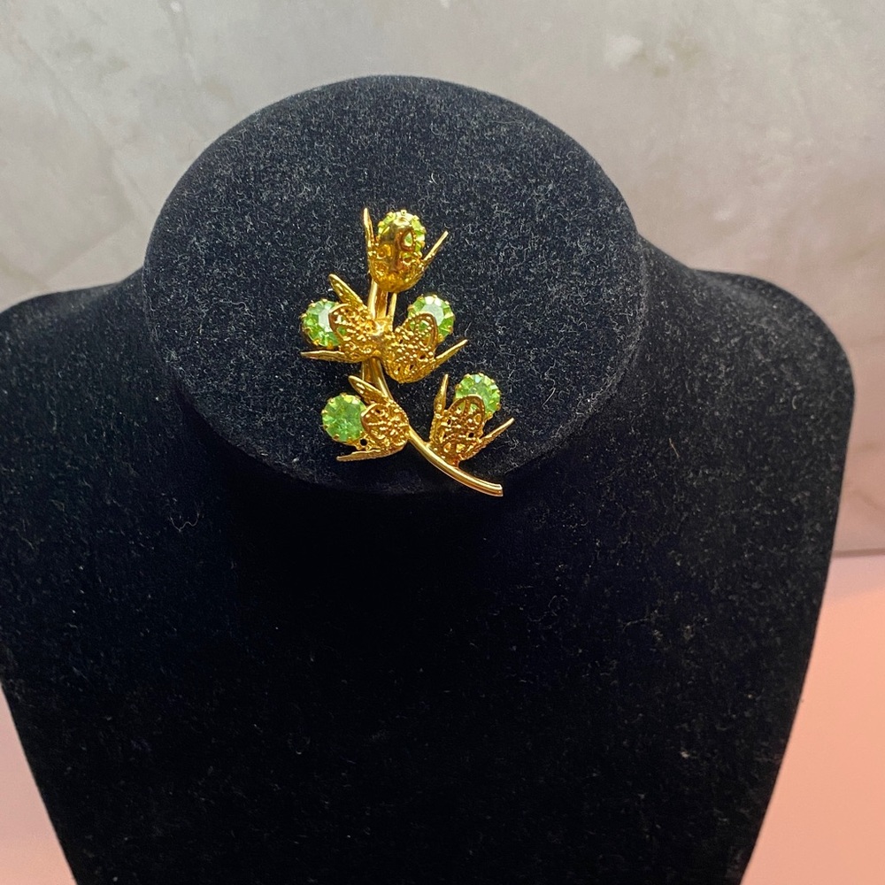 Uranium Glass Brooch Green UV Glow Filigree Floral Gold Tone Pin 1940s Vintage